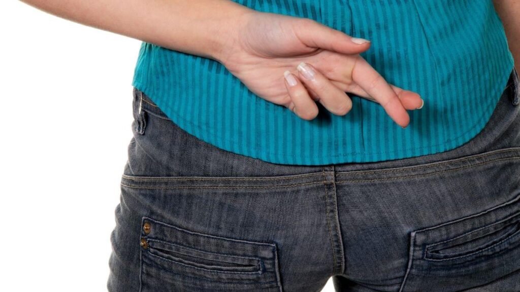 13 Semne subtile că cineva te minte – Cum să devii un „detector uman de minciuni” 13 Semne subtile că cineva te minte – Cum să devii un „detector uman de minciuni”