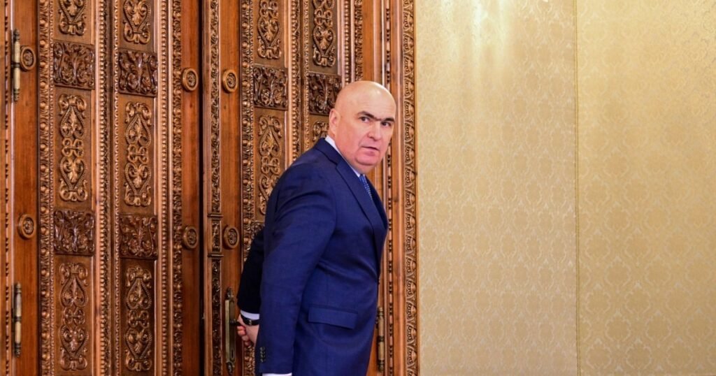 AUR, un nou atac la adresa premierului. „Ilie Bolojan a îndatorat fiecare român cu 12.000 de euro când lucra la Finanțe!”