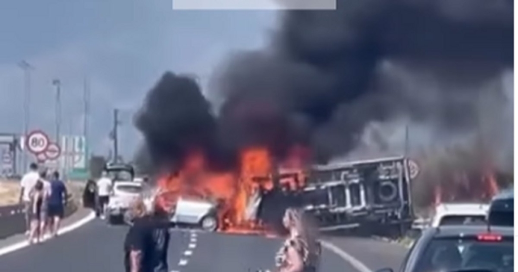Accident groaznic în drum spre Thassos: trei oameni au murit carbonizați, după ce un TIR a intrat în două mașini