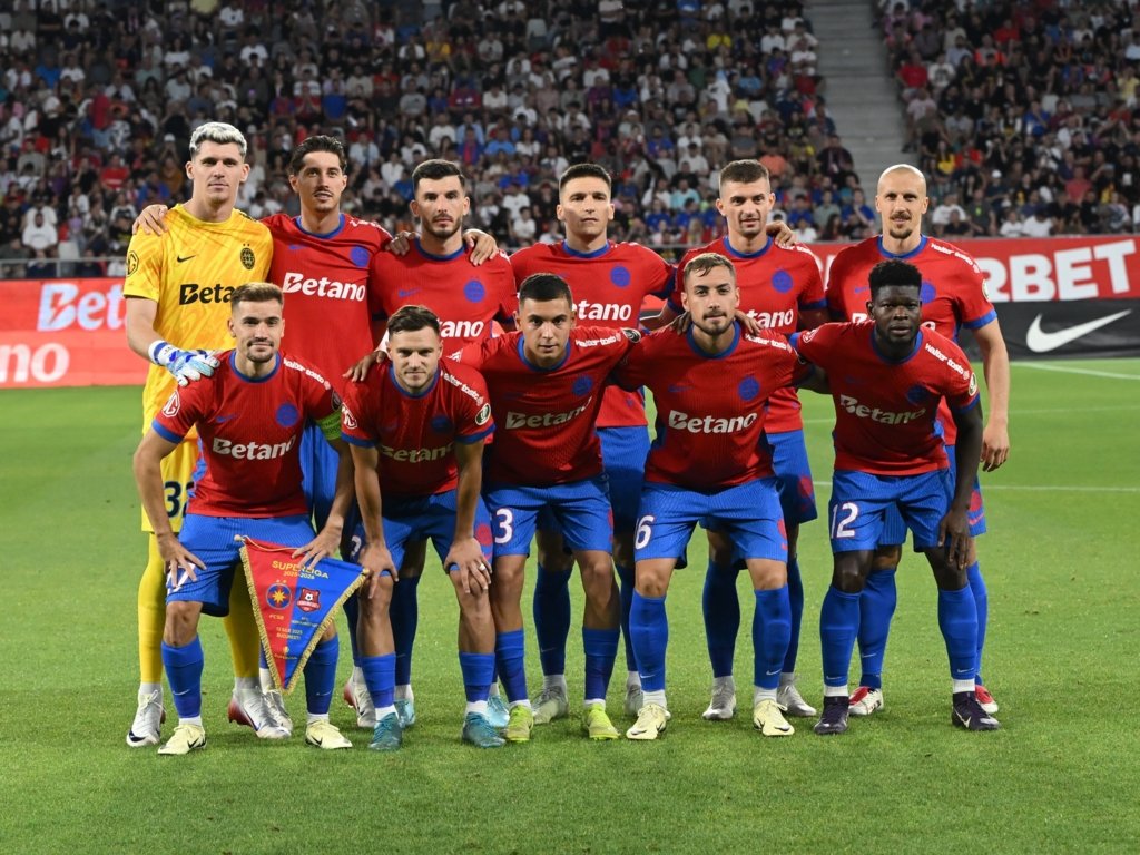 Umilință în FCSB – UTA! Până și portarul a fost eliminat în meciul cu patru marcatori ”Aici e fotbal, tată, nu construcții. Niciodată nu mai bate”