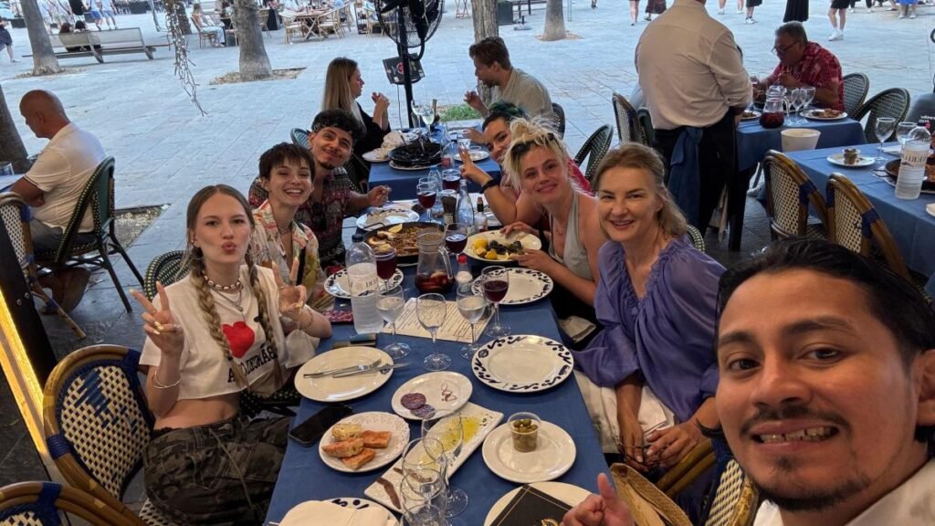 ”Am intrat în mare îmbrăcați și râdeam cu lacrimi”