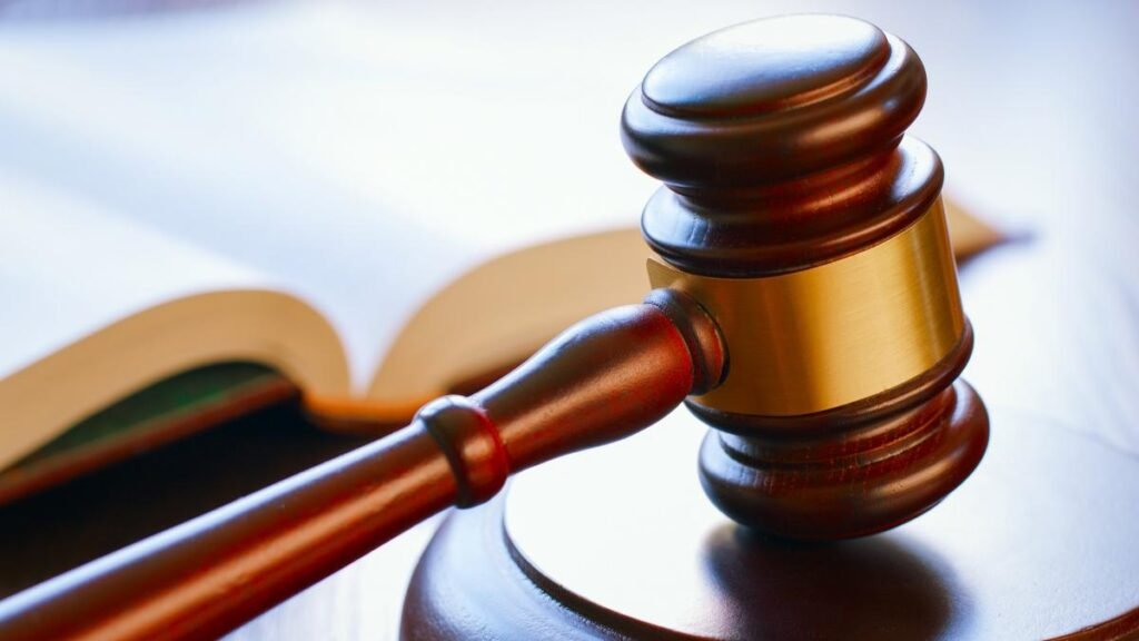 Bărbați, condamnați la biciuire publică pentru relații sexuale