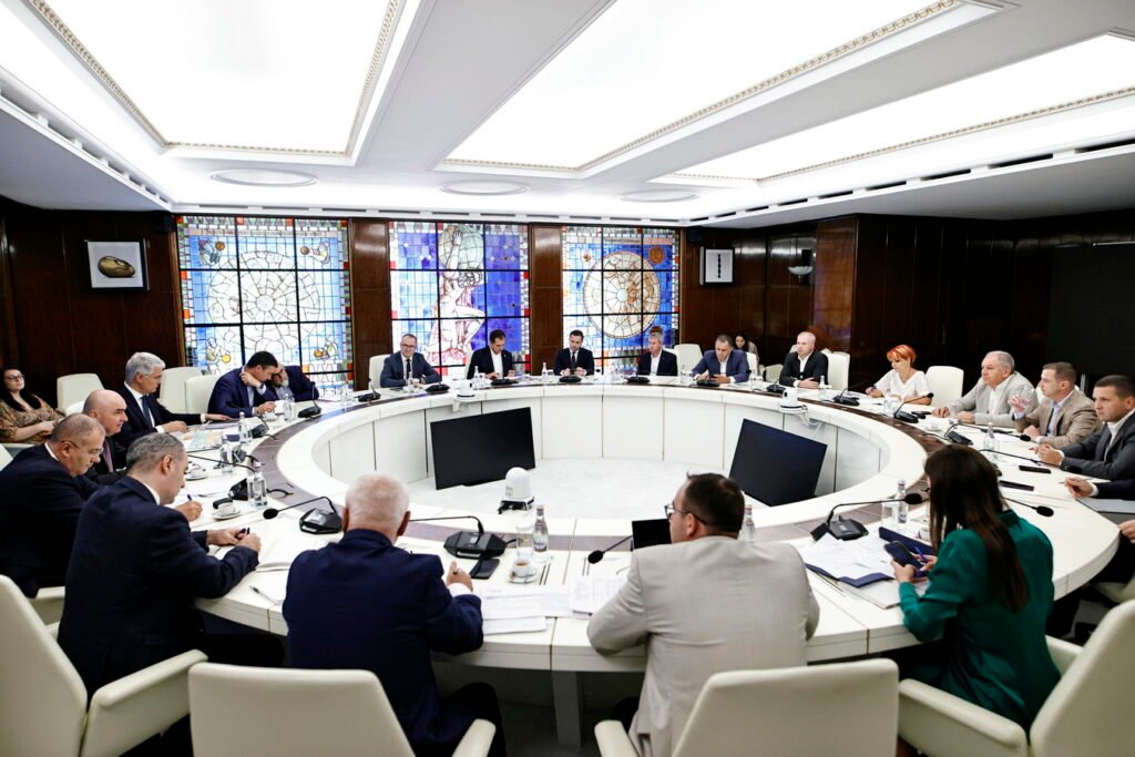 Bolojan s-a întâlnit cu reprezentanții primarilor: Din 30 de solicitări, doar una a rămas nerezolvată