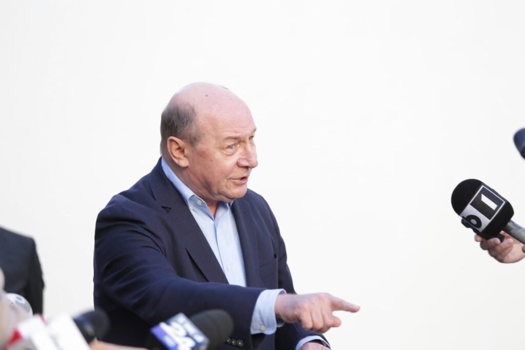 CCR i-a dat dreptate, Băsescu își cere vila și banii înapoi. Guvernul discută vineri atribuirea unui imobil CCR i-a dat dreptate, Băsescu își cere vila și banii înapoi. Guvernul discută vineri atribuirea unui imobil