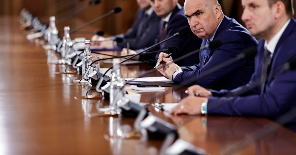 Cât va dura interdicția pensionarilor de a se angaja la stat. „E o criză puternică din punct de vedere financiar” Cât va dura interdicția pensionarilor de a se angaja la stat. „E o criză puternică din punct de vedere financiar”