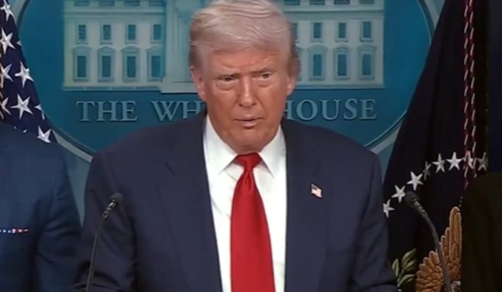 Donald Trump în timpul unei conferințe de presă, pe 11 august 2025