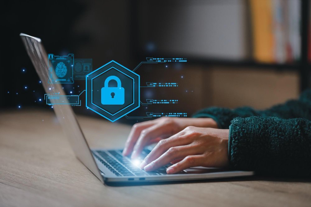 Cercetătorii au reușit să compromită cu ușurință filtrele de securitate ale GPT-5, avertizând că acest model este ”aproape inutilizabil” pentru organizații Cercetătorii au reușit să compromită cu ușurință filtrele de securitate ale GPT-5, avertizând că acest model este ”aproape inutilizabil” pentru organizații