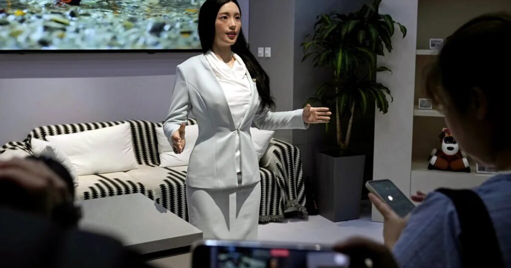 China deschide primul mall dedicat roboților umanoizi. Se pot cumpăra „servitori” sau „fotbaliști” din metal și silicon. Cât costă și ce pot face