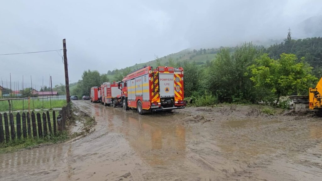 Cod galben de inundaţii în 18 judeţe. Viituri şi depăşiri de cote pe mai multe râuri duminică