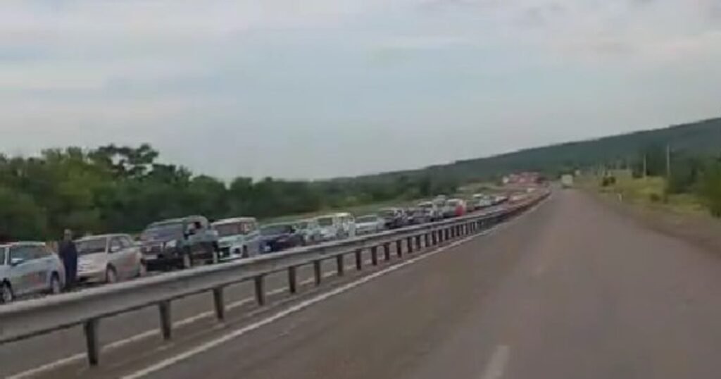 Cozi kilometrice la benzinării în Rusia. De ce a apărut criza de carburanți Cozi kilometrice la benzinării în Rusia. De ce a apărut criza de carburanți