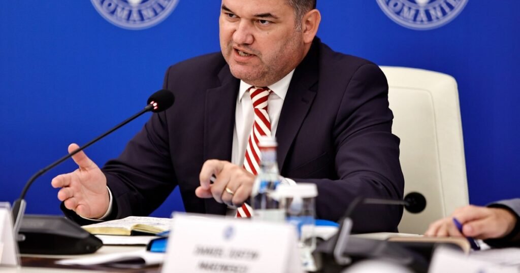 Cseke Attila prezintă reforma administraţiei locale în cifre: peste 40.000 concedieri şi o economie anuală de 2,2 miliarde de lei la buget Cseke Attila prezintă reforma administraţiei locale în cifre: peste 40.000 concedieri şi o economie anuală de 2,2 miliarde de lei la buget