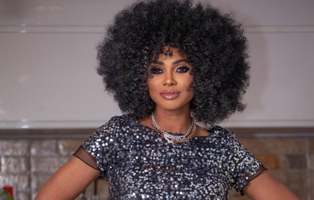 Laurette și-a vândut hainele pe TikTok