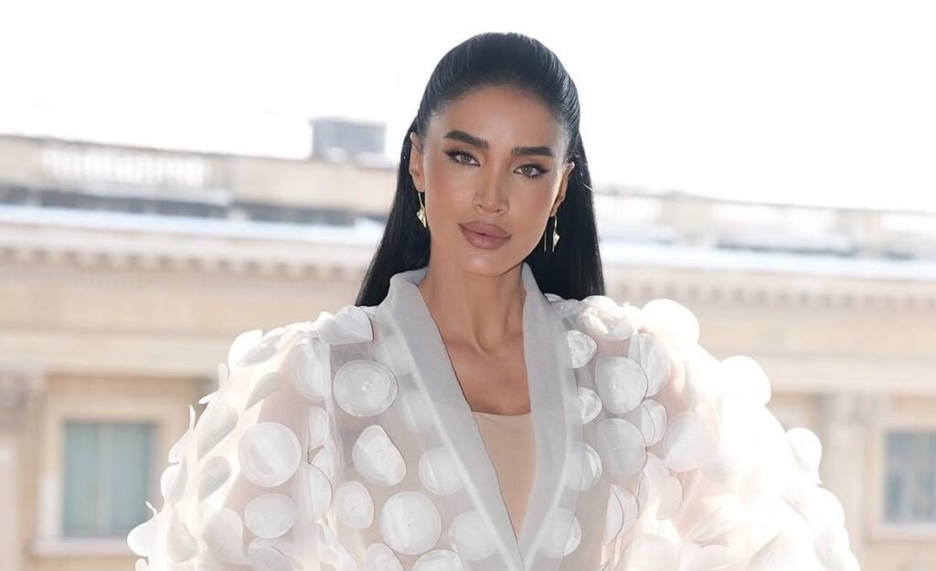 Cum a apărut Adelina Pestrițu la piscină. Rochia extrem de scurtă a stârnit un val de reacții în mediul virtual. „E greu de mers cu ea pe stradă”