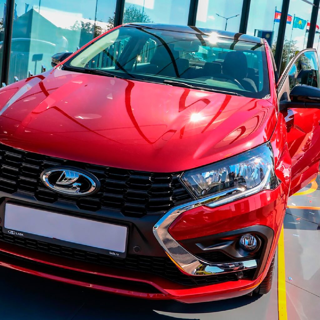 Cum arată ultimul model Lada. Lansat doar în showroom-uri, pentru că Rusia nu are piese să-l producă și în serie