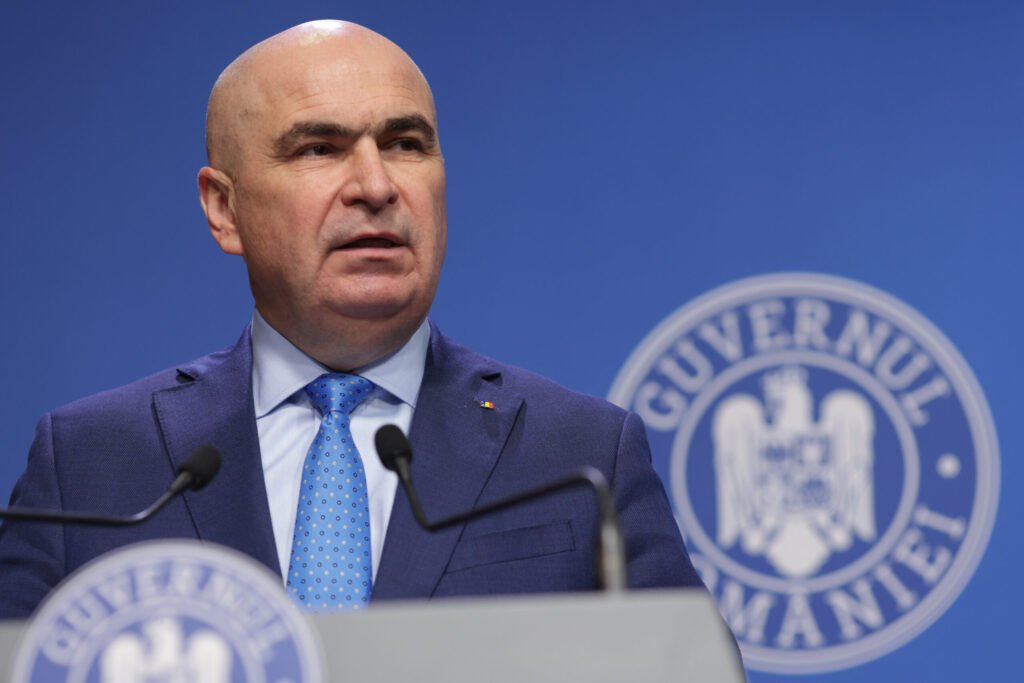 Cumulul pensie-salariu la stat rămâne până în septembrie, când Bolojan promite o nouă variantă de interdicție