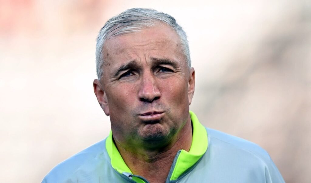 Dan Petrescu și-a dat demisia de la CFR Cluj după umilința din Suedia, unde a luat 7 goluri de la Hacken Dan Petrescu, 57 de ani, a suferit în Suedia cea mai umilitoare înfrângere a carierei sale de antrenor