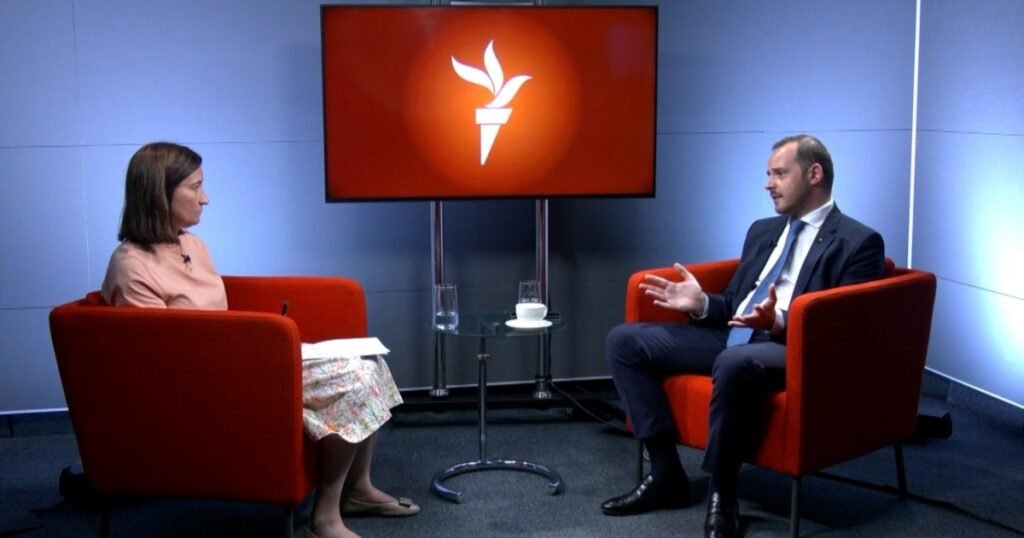 De la 1 septembrie, pacienții pot raporta trimiterea abuzivă către cabinete private