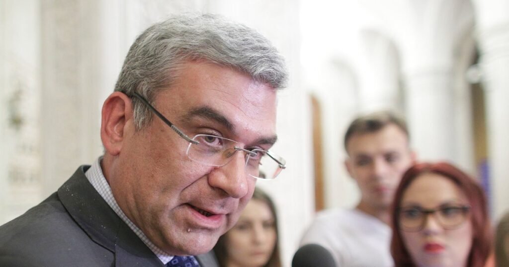 Diplomatul Teodor Baconschi: „Lui Ion Iliescu nu-i datorăm libertatea și nici democrația: ambele au fost obținute în pofida lui“ Diplomatul Teodor Baconschi: „Lui Ion Iliescu nu-i datorăm libertatea și nici democrația: ambele au fost obținute în pofida lui“