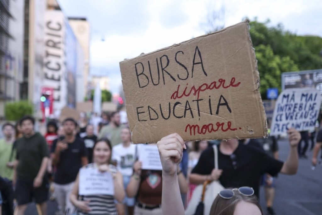 Studenții au plecat în marș din Piața Universității până în Piața Victoriei, prin Calea Victoriei. Foto: Octav Ganea / Inquam Photos