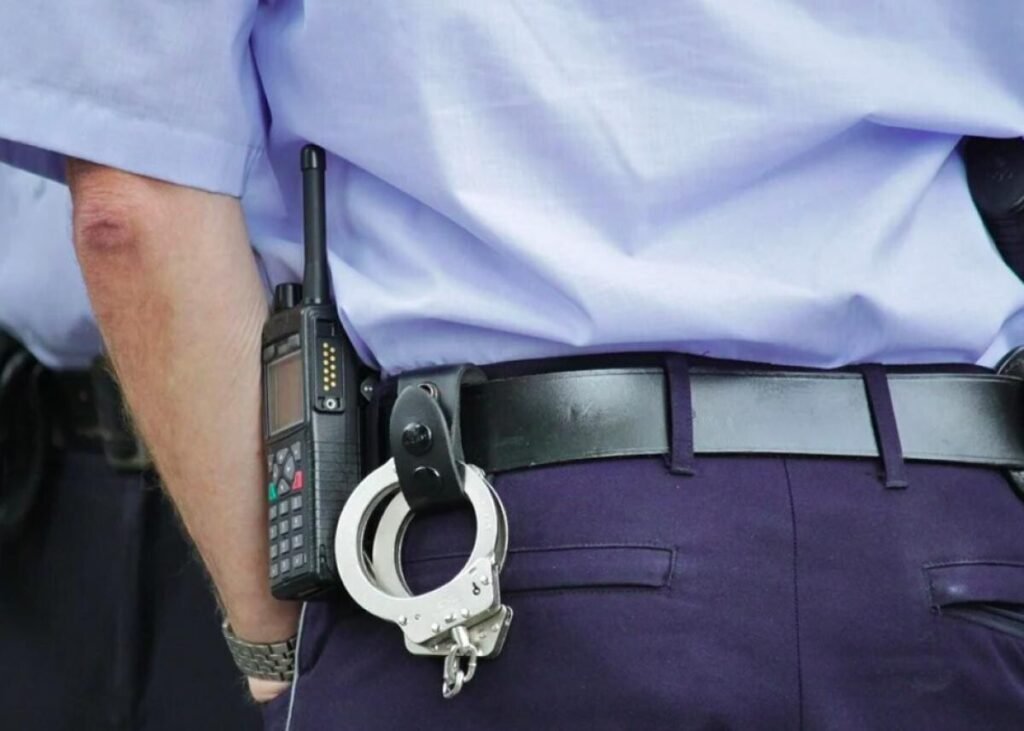 Funcționar public - reținut pentru divulgarea de informații secrete