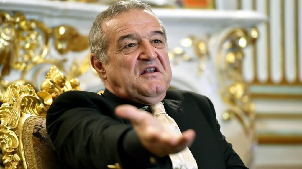Gigi Becali NU vrea să fie nașul fiului lui Ianis Hagi: „Cum să botez, mă?” Gigi Becali NU vrea să fie nașul fiului lui Ianis Hagi: „Cum să botez, mă?"