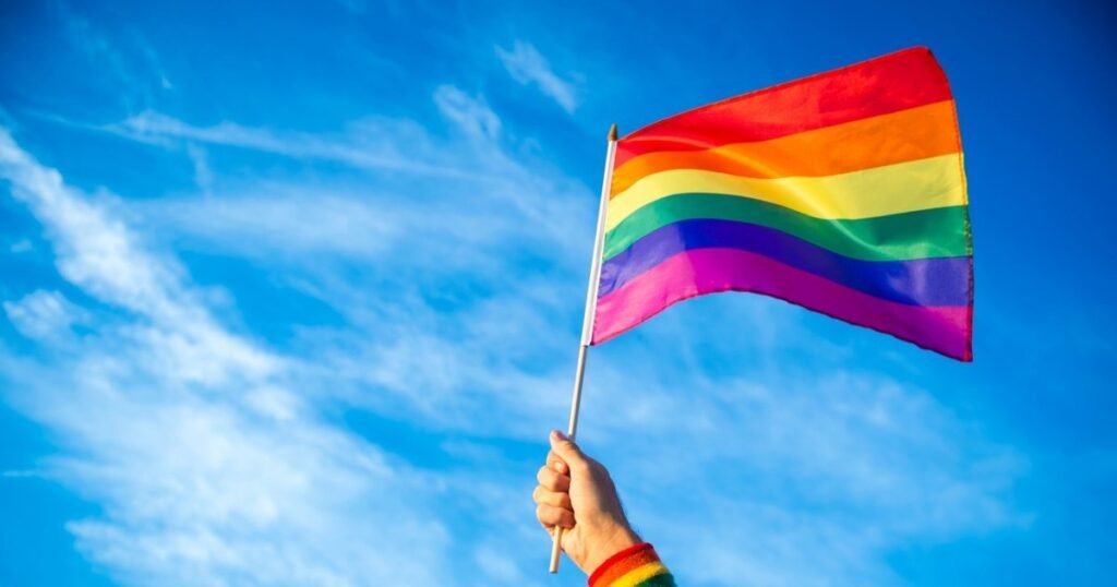 Homosexuali dintr-un orășel francez, ținta unor atacuri rămase cu autor necunoscut. Avertismentul polițiștilor