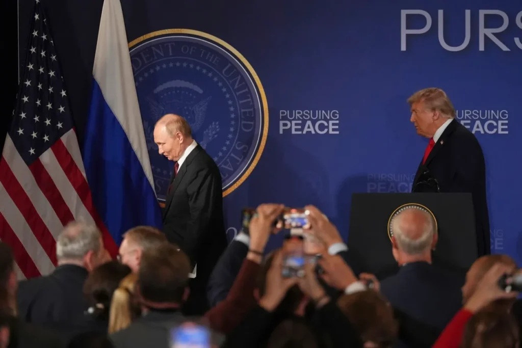 Întâlnirea Trump-Putin s-a încheiat fără o concluzie clară. Trump a spus că va discuta cu liderii europeni și cu Zelenski