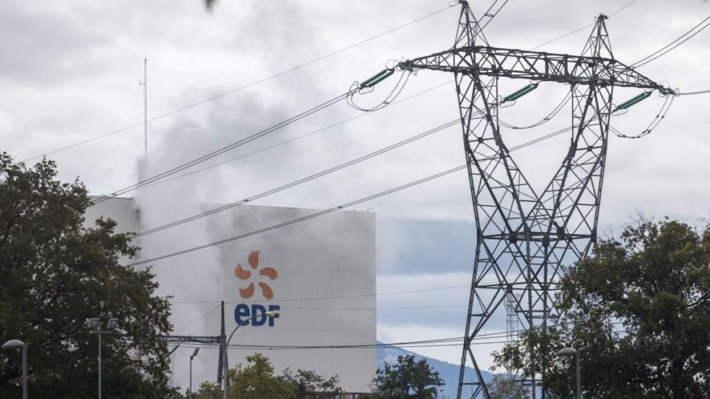 Invazia de meduze oprește patru reactoare la centrala nucleară Gravelines din Franța