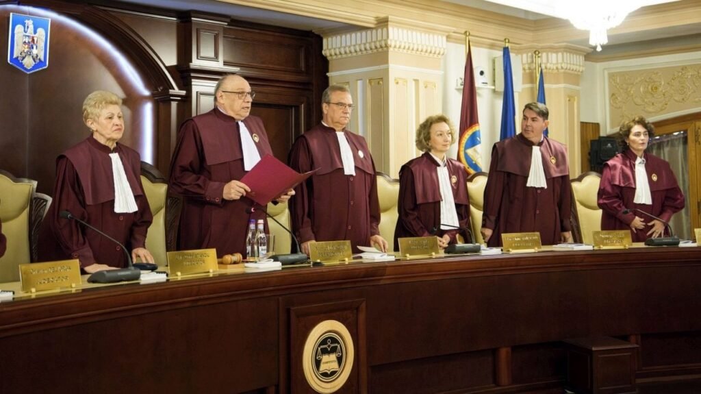 Judecătorii CCR au scăpat de tăierile din reforma pensiilor speciale ale magistraților. Cum explică Guvernul Bolojan Judecătorii Curții Constituționale