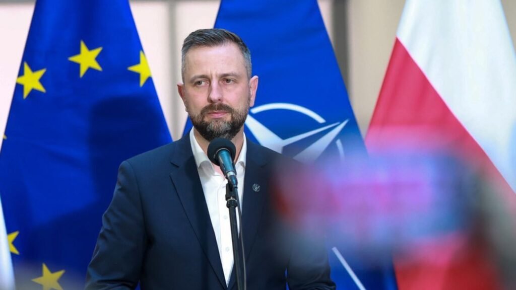 Ministrul Apărării din Polonia crede că Zelenski ar trebui invitat în Alaska. Discuții, alături de consilierii lui Trump