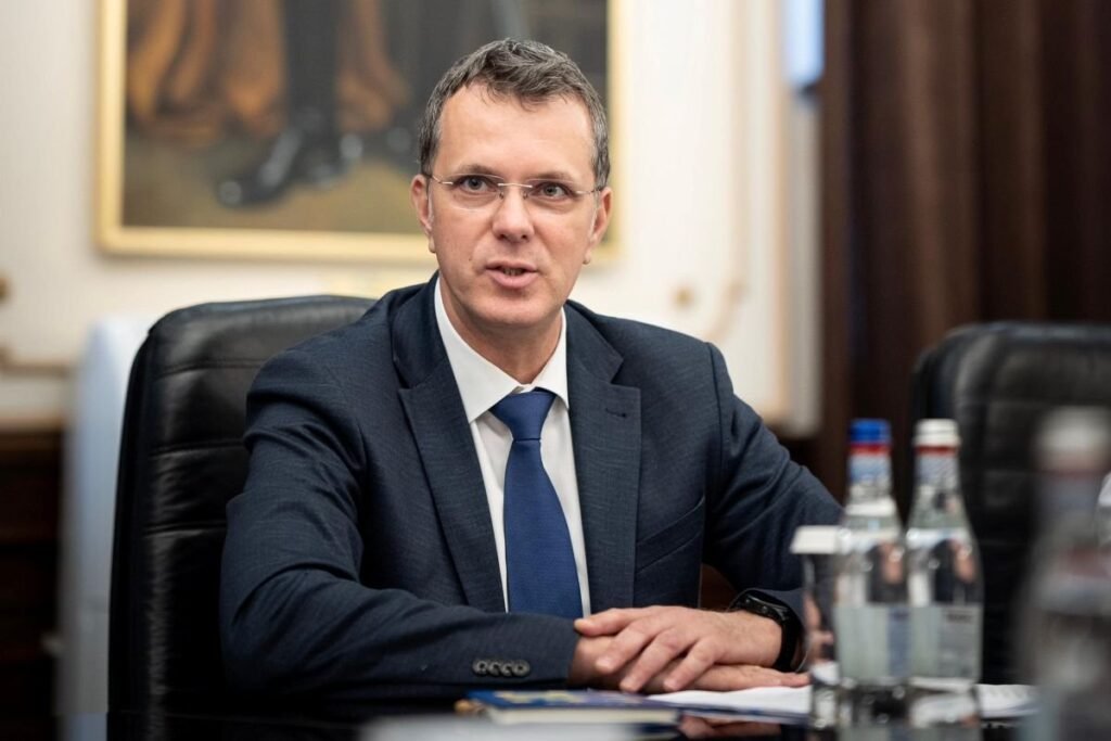 Ministrul Apărării: „Nu va fi luat nimeni în Armată. Nu începe niciun război“