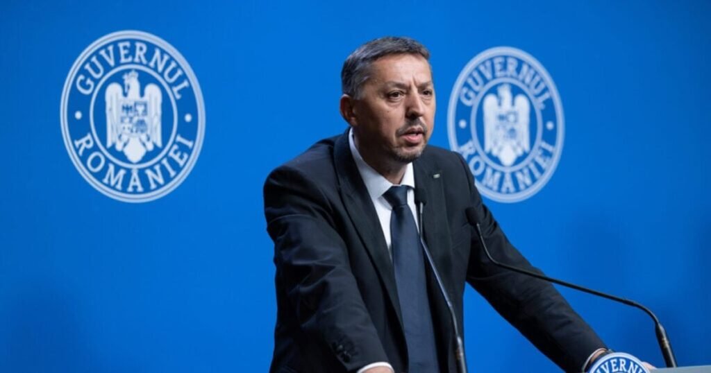 Ministrul Educației Daniel David are mai mulți consilieri decât Ilie Bolojan: 17 onorifici și 4 consilieri pe cabinet Ministrul Educației Daniel David are mai mulți consilieri decât Ilie Bolojan: 17 onorifici și 4 consilieri pe cabinet