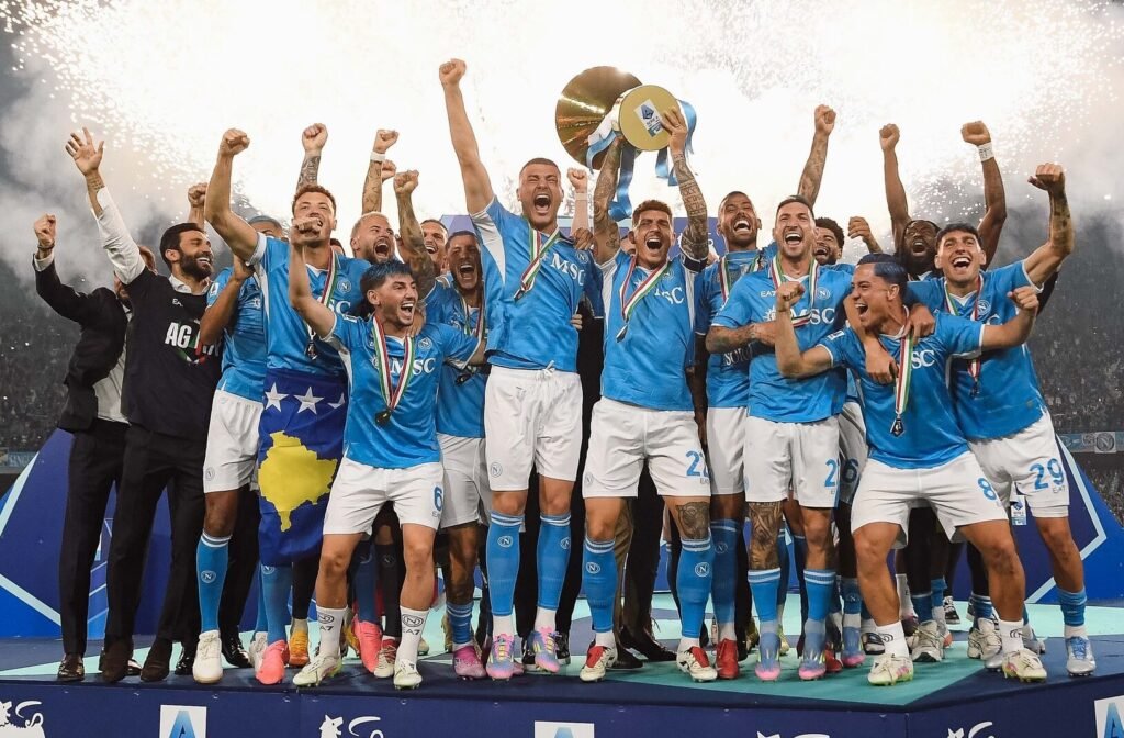 Napoli transferă un fundaș stânga cu aproximativ 20 de milioane de euro Napoli transferă un fundaș stânga cu aproximativ 20 de milioane de euro