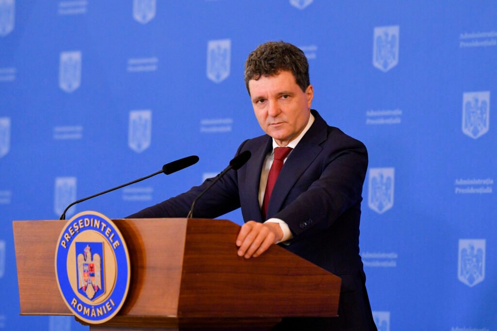 Nicușor Dan a mers la Guvern cu două nume pentru șefia SRI și SIE