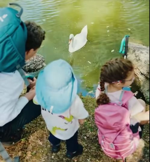 Nicușor Dan, drumeție în natură cu partenera și copiii: Bună ziua, lebădă (Video) spotmedia.ro logo