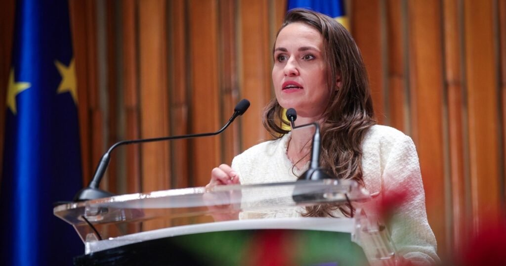 Oana Ţoiu la Reuniunea Anuală a Diplomaţiei Române: „Puterea de negociere a României depinde de capacitatea noastră de a ne folosi vocea în interiorul UE” Oana Ţoiu la Reuniunea Anuală a Diplomaţiei Române: „Puterea de negociere a României depinde de capacitatea noastră de a ne folosi vocea în interiorul UE”