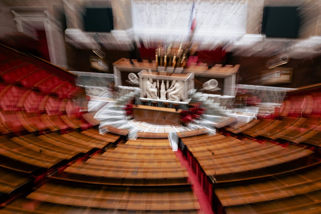 Partidele de opoziție franceze promit să răstoarne guvernul la votul de încredere din 8 septembrie