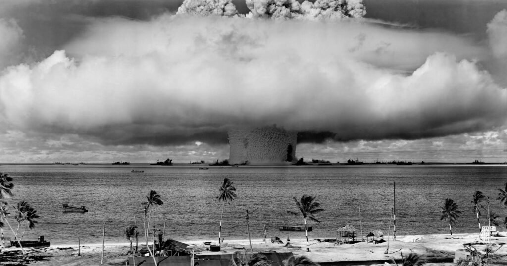 Peste 2.000 de arme nucleare au fost detonate în ultimii 80 de ani. Efectele lor persistă încă în lume Peste 2.000 de arme nucleare au fost detonate în ultimii 80 de ani. Efectele lor persistă încă în lume