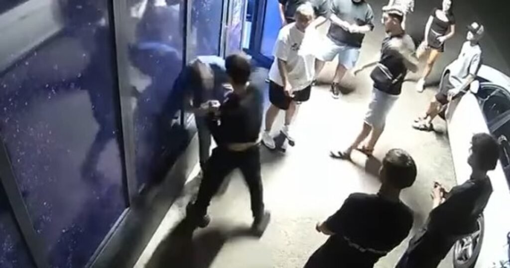 Poliția l-a arestat pe boxerul Roberto Nica, cel care și-a lovit sălbatic pe un rival, în fața unei săli de jocuri din Bacău