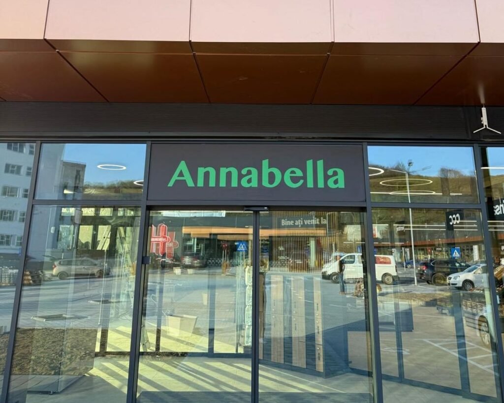 Premieră: O companie românească preia 87 de magazine Mega Image