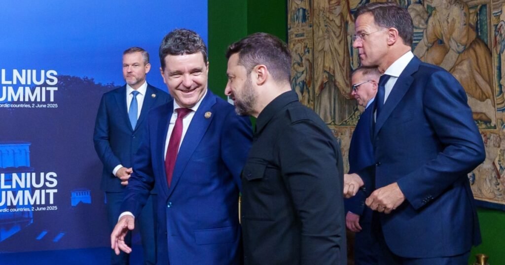 Președintele României a vorbit la telefon cu Volodimir Zelenski. Nicușor Dan va merge în această toamnă la Kiev