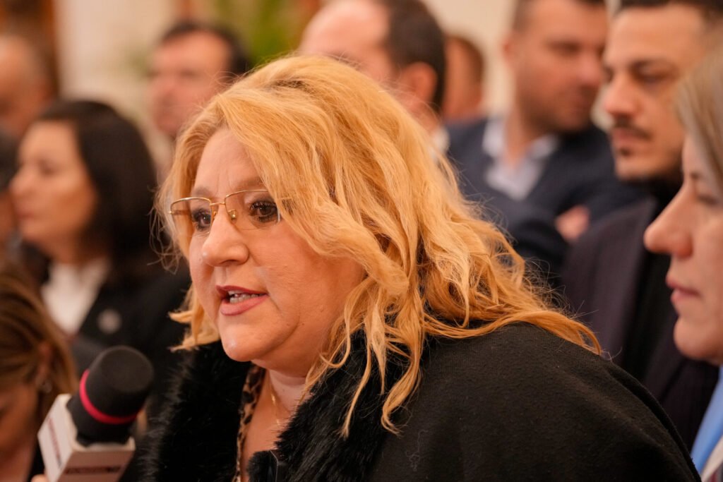 Protest al Noii Drepte şi SOS România în faţa Primăriei Capitalei pe tema migranţilor