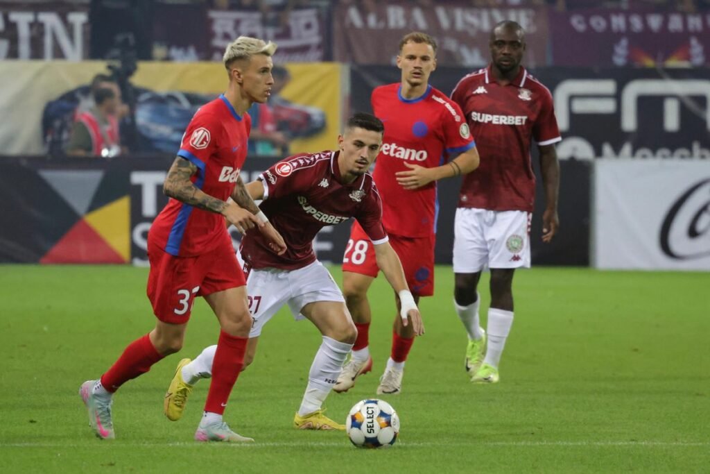 Fotbalisti pe Arena Nationala, in timpul unui meci