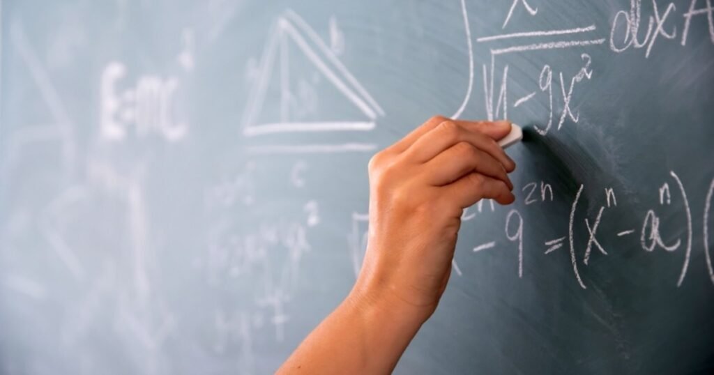 România în criză de profesori: „Titularizarea este ingredientul otrăvitor”. Ce schimbare ar putea aduce reforma lui Daniel David