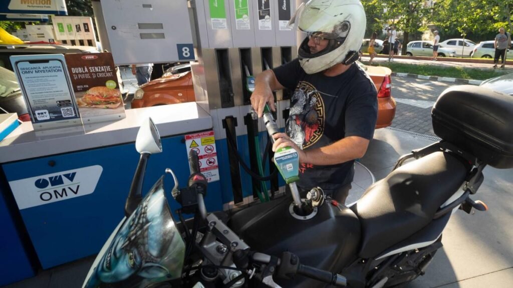 România se îndreaptă în viteză spre topul țărilor UE cu cei mai scumpi carburanți și cele mai mari facturi la energia electrică  