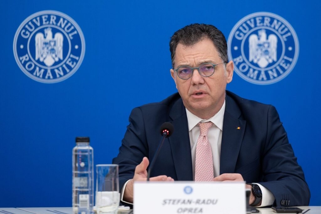 Scandal în Coaliție după avalanșa de CV-uri trimise la îndemnul ministrului Radu Miruță. Secretarul general al Guvernului zice că sunt de la USR Scandal în Coaliție după avalanșa de CV-uri trimise la îndemnul ministrului Radu Miruță. Secretarul general al Guvernului zice că sunt de la USR