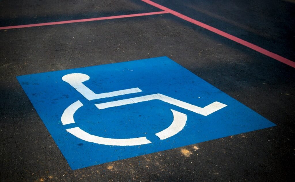 Se schimbă sistemul de evaluare pentru încadrarea în grad de handicap. Ministrul Muncii: Va fi doar despre cei care trăiesc zi de zi cu o dizabilitate