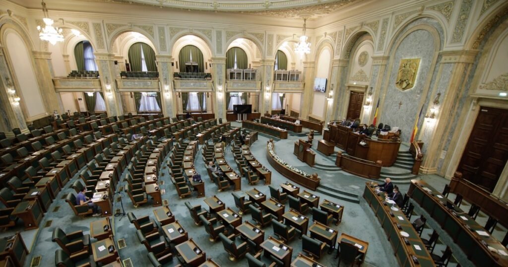 Senatul se întrunește în sesiune extraordinară pentru respingerea unui proiect care elimină pensiile speciale ale magistraților