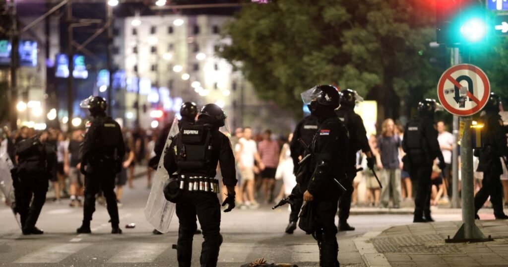 Serbia. Incidente și ciocniri la protestele „Serbia, trezește-te” din mai multe orașe din țară