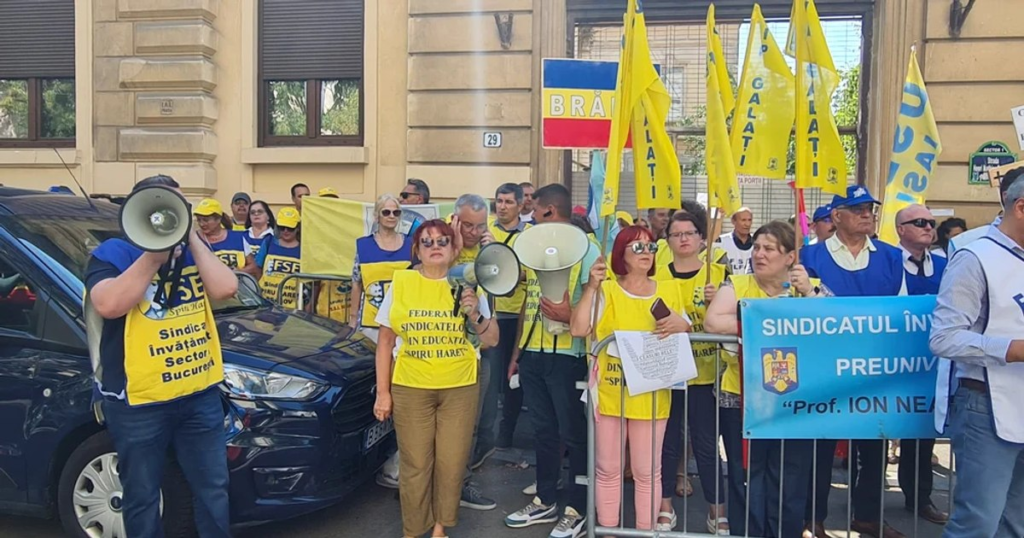 Sindicatele contestă declarațiile lui Bolojan privind norma didactică și continuă protestele din Educație până pe 8 septembrie